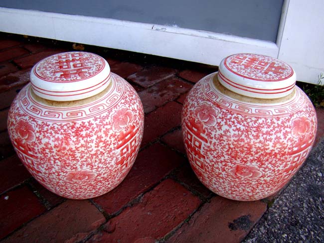 A fine pair of salmon colored Chinese Ginger Jars, 20th century — image 2